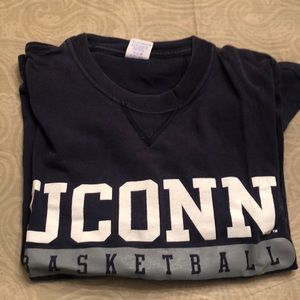 👕 Youth Small Uconn Basketball T-Shirt 🛒